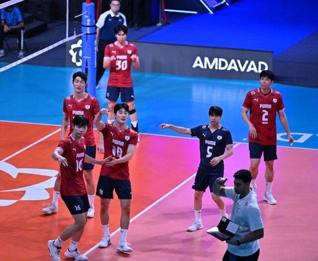 '라미레스호' 한국 남자배구 대표팀이 26일 인도에서 열린 2026 아시아배구연맹(AVC)컵 조별리그 B조 카타르 경기 도중 비디오 챌린지를 요청하고 있다./AVC 제공