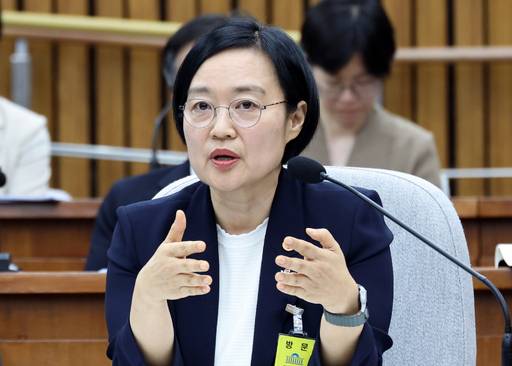 한성숙 국무총리 후보자가 25일 국회 인사청문회에 참석해 여야 의원들의 질문에 답변하고 있다. 뉴시스