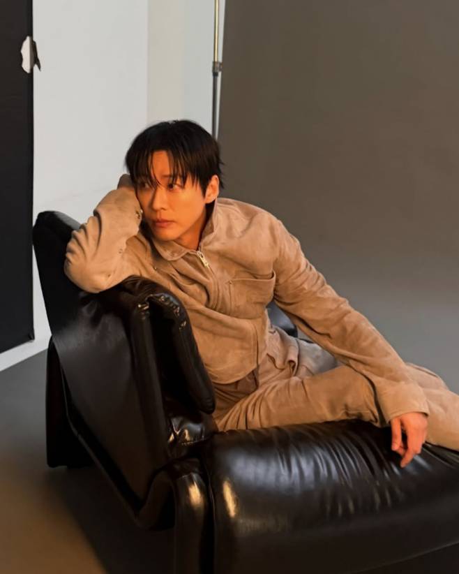 Actor Namgoong Min showcased his unexpected charm by releasing behind-the-scenes photos from a photoshoot on his personal channel. While he exuded a serious and chic aura during the shoot, he revealed a friendly side off-camera with playful expressions and poses.In the released photos, Namgoong Min demonstrated his professionalism by perfectly pulling off various outfits. Even while getting his makeup done, he flashed a bright smile and struck a pose with his hands cupping his face, giving a glimpse into the cheerful atmosphere on set.Meanwhile, Namgoong Min married Jin Ah-reum in 2022, and the couple is currently receiving many congratulations following the recent news of their pregnancy. His agency stated that Jin Ah-reum is currently focusing on prenatal care, prioritizing her health and stability above all else.