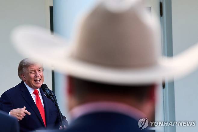 농업계 인사들과의 백악관 만찬에서 연설하는 트럼프  [AP=연합뉴스. 재판매 및 DB 금지]