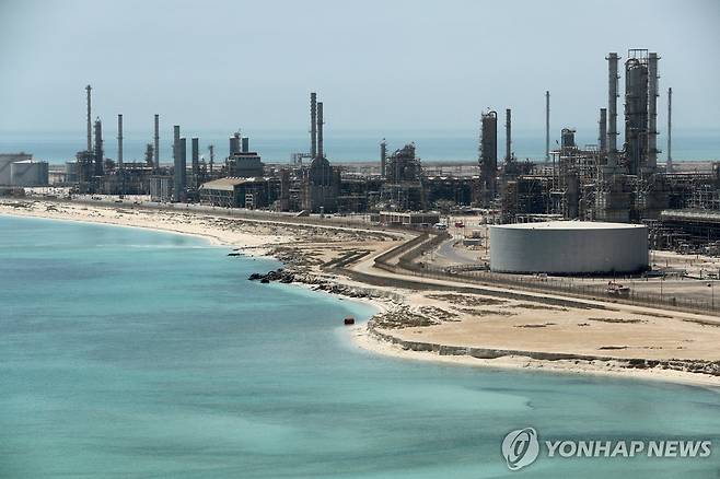 사우디 아람코가 운영하는 라스타누라 항구의 정유시설 [로이터 연합뉴스 자료사진. 재판매 및 DB 금지]
