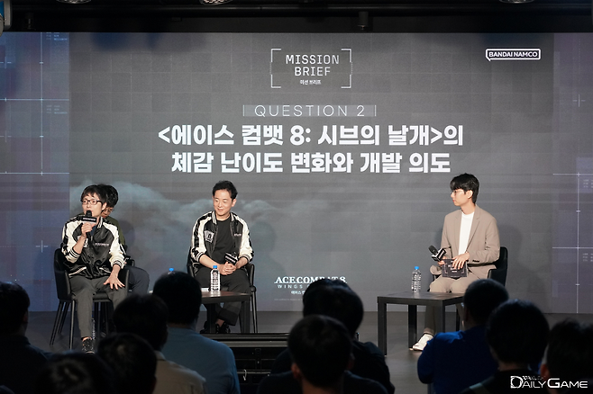 팬들이 궁금해하는 질문에 두 사람이 답했다.