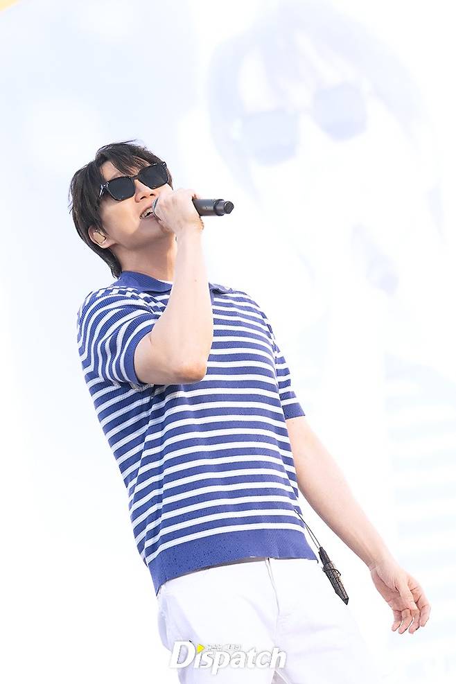 Singers Sung Si-kyung and Hwasa appeared as special guests at PSY Summer Swag 2026, held at the Uijeongbu Sports Complex in Gyeonggi Province on the 27th, delivering a passionate performance. As PSYs brand concert, this event boasted a spectacular lineup and large-scale production, drawing an enthusiastic response from the audience.PSY Summer Swag 2026 continued its reputation as a representative summer concert with refreshing staging utilizing water cannons and high-quality stage composition. Park Ji-hoon and Director Jang Hang-jun appeared in the opening video, adding to the entertainment value of the show.Following the kickoff with the Uijeongbu performance, PSY Summer Swag 2026 is scheduled to be held sequentially across the country, including in Daegu, Incheon, Gwacheon, Wonju, Suwon, Gwangju, Busan, and Daejeon.