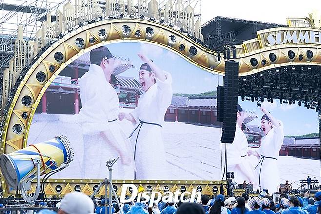 PSYs brand concert, PSY Summer Swag 2026, kicked off its nationwide tour on the 27th at the Uijeongbu Sports Complex in Gyeonggi Province. The performance featured a star-studded lineup of guests, including PSY, Hwasa, and Sung Si-kyung, delivering an intense stage performance to the audience.PSY Summer Swag has established itself as a representative summer concert, featuring water cannons and a solid guest lineup. This year, the show garnered an enthusiastic response from the audience with an even larger scale and high-quality stage production.The opening video of the concert added a unique element of fun with appearances by Park Jihoon and Director Jang Hang-jun of the film The Man Who Lives with King. Starting in Uijeongbu, the tour is scheduled to proceed sequentially across the country, including Daegu, Incheon, Gwacheon, Wonju, Suwon, Gwangju, Busan, and Daejeon.