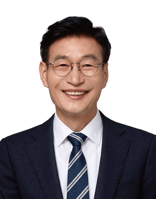 문대림 더불어민주당 의원(제주시갑). 문 의원은 제주와 육지를 잇는 국내선 항공노선을 도민 생활필수교통망으로 명시하고, 항공운임 할인·환급·바우처 지급과 결항·지연 지원 근거를 담은 제주특별법 개정안을 대표발의했다. /사진=문대림 의원실 제공