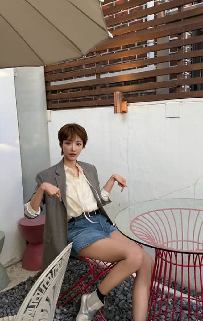 Actress Go Joon-hee showcased her unrivaled fashion sense by posting photos of herself wearing various outfits on her social media. She captivated attention with her mannequin-like figure and doll-like beauty.In the released photos, Go Joon-hee exuded a chic charm while wearing a black mini-dress that revealed her flawless legs. She also perfectly pulled off a diverse range of styles, from an office look combining a shirt and slacks to a casual look matching a jacket with denim shorts.Her distinct facial features stood out in the side profile photos, drawing admiration from netizens. Meanwhile, Go Joon-hee is currently actively communicating with fans through her personal YouTube channel, Go Joon-heeGO.
