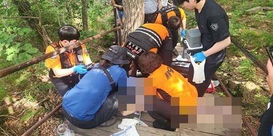 설악산 권금성 인근에서 쓰러진 60대 외국인 [설악산국립공원사무소 제공. 재판매 및 DB 금지]