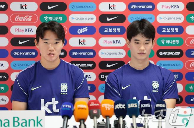 인터뷰에 임하고 있는 김진규(오른쪽)와 양현준 ⓒ 뉴스1 박지혜 기자