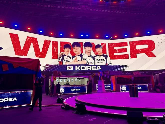 한국 대표팀이 27일 장충체육관에서 열린 ‘PNC 2026 인 서울’ 그랜드 파이널 2일 차 매치8에서 치킨을 획득했다. 사진 | 크래프톤