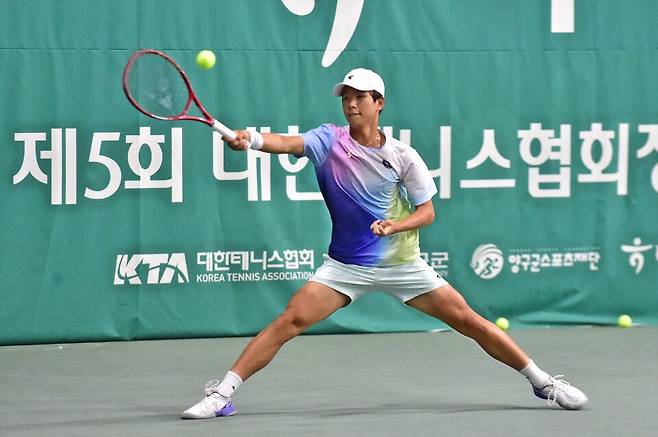 김시윤(울산제일중)의 U-18 남자단식 8강전 모습. 황서진 기자