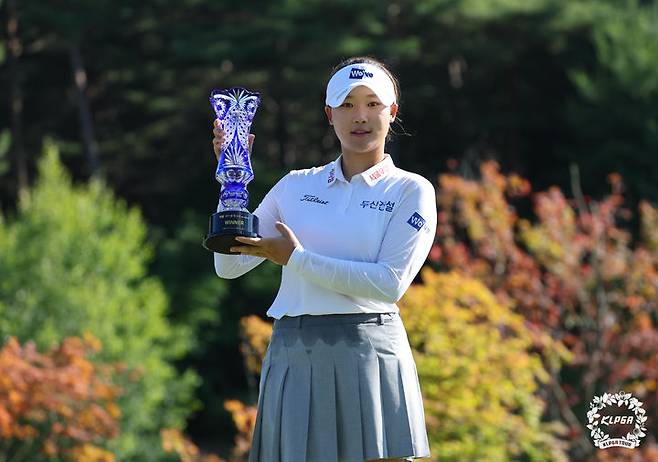 [서울=뉴시스] 한국여자프로골프(KLPGA) 투어 맥콜·모나 용평 오픈에서 우승한 김민솔. (사진=KLPGA 제공) 2026.06.28. *재판매 및 DB 금지