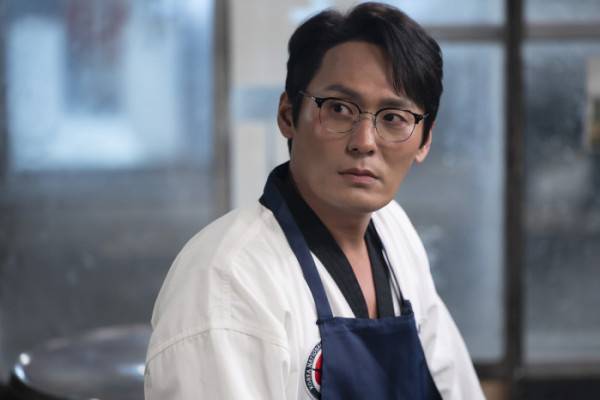 SBS 금토 드라마 ‘김부장’에서 성한수 역을 맡은 최대훈. 사진 제공=SBS