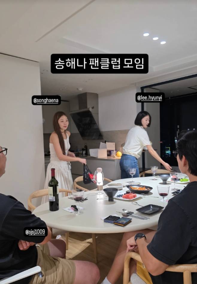 Hong Seong-ki, the husband of Lee Hyun-yi, has personally addressed the controversy regarding physical contact sparked by a photo of model Songhai with him. Hong Seong-ki dismissed the controversy via his social media, clarifying that the photo was taken at a fan club gathering.Previously, Songhai posted a photo on his social media showing him affectionately holding Hong Seong-kis arm, creating a lighthearted role-play. However, controversy arose when some netizens expressed discomfort, deeming the physical contact with a married man excessive.In response, Songhai left a comment on the post, downplaying the situation, while Hong Seong-ki also shared the photo to clarify the misunderstanding. Lee Hyun-yi and Hong Seong-ki married in 2012 and have two sons.