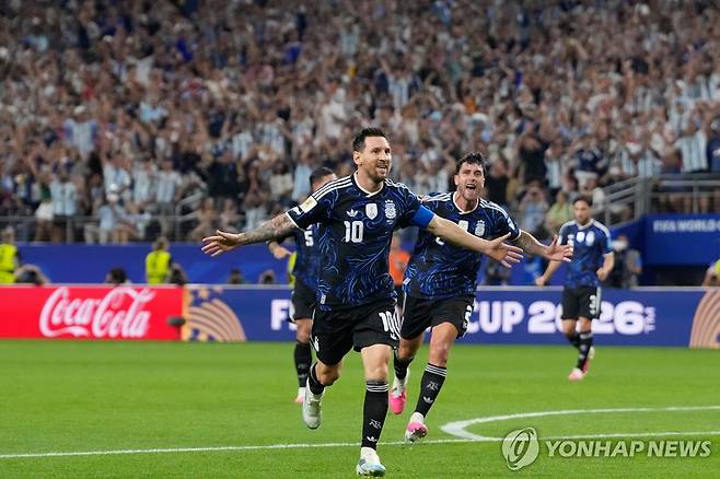 골세리머니를 펼치는 리오넬 메시 [AP=연합뉴스]