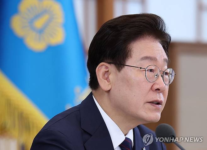 발언하는 이재명 대통령 (서울=연합뉴스) 한상균 기자 = 이재명 대통령이 26일 청와대에서 열린 '미래신안보 혁신기업 육성전략' 회의에서 발언하고 있다. 2026.6.26 [청와대통신사진기자단] xyz@yna.co.kr