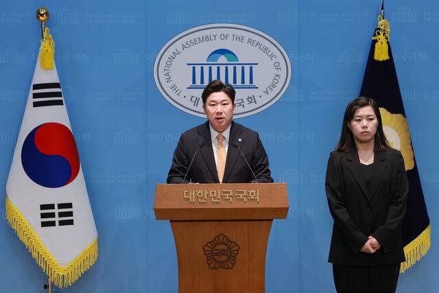 ◇국민의힘 진종오 의원이 29일 국회 소통관에서 한국 축구 대표팀의 월드컵 성적과 관련해 대한축구협회 수뇌부 전원 사퇴와 홍명보 감독 선임 과정 등에 대한 진상규명을 촉구하고 있다. 연합뉴스.