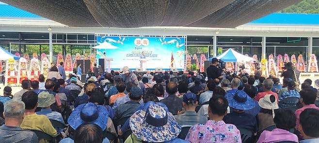 ▲ 김장호 구미시장이 구미칠곡축산농협 선산 스마트 한우경매시장 준공식에서 축사를 하고 있다. 이봉한 기자
