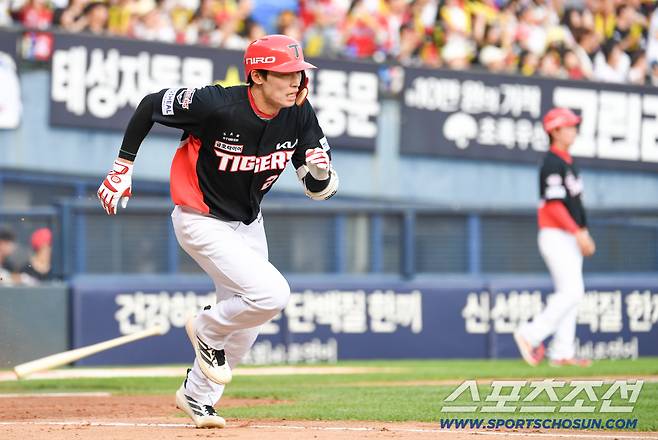 선제 투런포 직후 싹쓸이 적시타까지 김호령을 막을 수 있는 투수는 없었다.