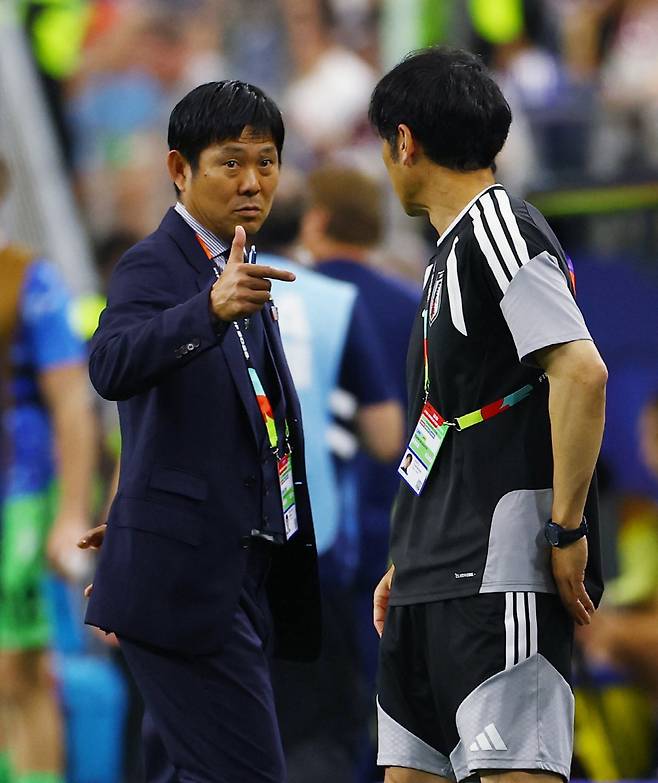 Soccer Football - FIFA World Cup 2026 - Group F - Japan v Sweden - Dallas Stadium, Arlington, Texas, U.S. - June 25, 2026 Japan coach Hajime Moriyasu reacts during the match REUTERS/Issei Kato  <저작권자(c) 연합뉴스, 무단 전재-재배포, AI 학습 및 활용 금지>