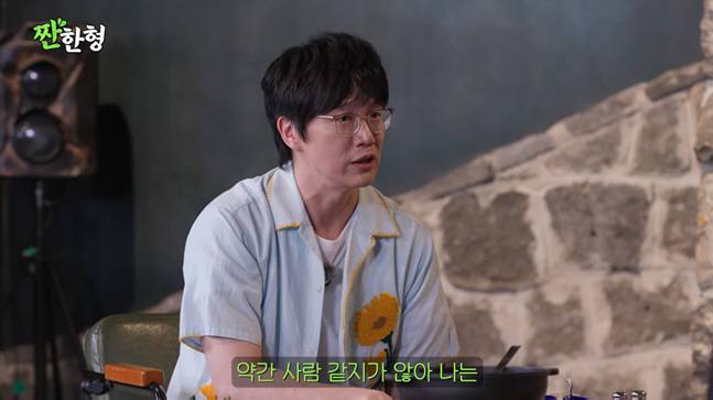 Singer Sung Si-kyung appeared on the YouTube channel Shin Dong-yups Heartwarming Brother and expressed his gratitude to actress Moon Ga-young, who appeared in the music video for his new song Like My Day without charging a fee. Sung Si-kyung revealed his deep admiration for Moon Ga-young, praising not only her striking beauty and sophisticated charm but also her thoughtful character and versatility.Sung Si-kyung praised her character by sharing an anecdote about how Moon Ga-young readily accepted the offer to appear but declined her fee. He highlighted her unique charm, mentioning her background studying in Germany and the refined sensibility she displays in various fields such as reading and fashion.Co-host Shin Dong-yup also agreed with Moon Ga-youngs charm and joined the conversation. Sung Si-kyung did not hold back his praise, mentioning the positive energy and mature attitude he had observed in Moon Ga-young while they co-hosted the Golden Disc Awards in the past.
