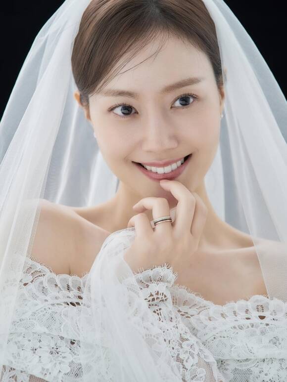 문채원이 28일 비연예인 연인과 웨딩마치를 울렸다. /소셜 미디어 캡처