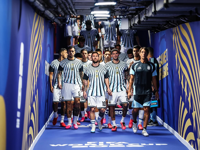 경기장에 입장하는 메시(10번)와 아르헨티나 선수단. 사진=FIFA SNS