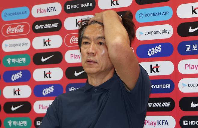 북중미 월드컵 조별리그에서 탈락한 한국 축구 국가대표팀 홍명보 감독이 28일(현지시간) 오전 멕시코 과달라하라 인근 사포판의 치바스 바예 베르데에서 사퇴 기자회견을 하고 있다. 연합뉴스