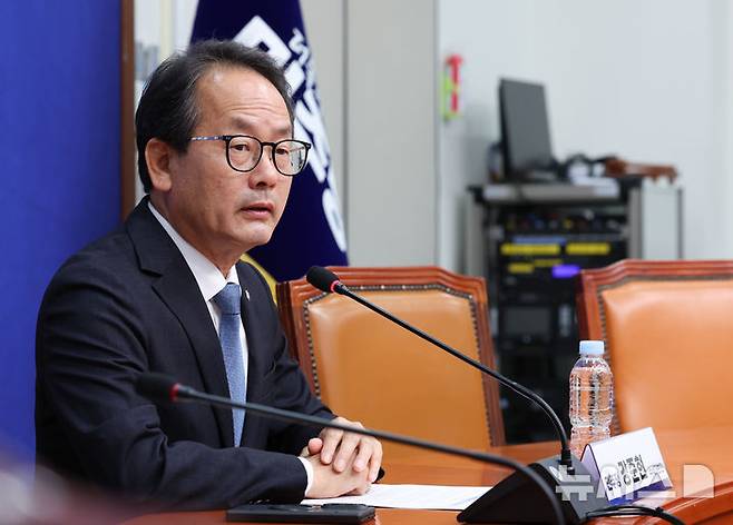[서울=뉴시스] 김근수 기자 = 강준현 더불어민주당 수석대변인이 12일 오전 서울 여의도 국회에서 현안 관련 기자회견을 하고 있다. 2026.06.12. ks@newsis.com