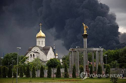 우크라이나 공격으로 화재가 발생한 모스크바 정유시설 [로이터=연합뉴스 자료사진. 재배포 및 DB 금지]