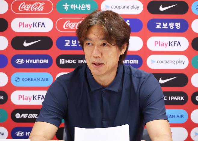 홍명보 감독 사퇴      (사포판[멕시코 할리스코주]=연합뉴스) 최재구 기자 = 2026 북중미 월드컵에서 32강 진출에 실패한 한국축구국가대표팀의 홍명보 감독이 28일(현지시간) 멕시코 사포판 치바스 바예 베르데에서 기자회견을 하며 사퇴 의사를 밝히고 있다. 2026.6.29      jjaeck9@yna.co.kr  (끝)      <저작권자(c) 연합뉴스, 무단 전재-재배포, AI 학습 및 활용 금지>