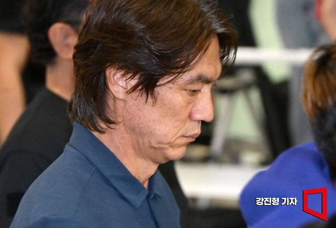 2026 북중미 월드컵에서 32강 토너먼트 진출에 실패하면서 역대 최악의 성적을 낸 홍명보 전 축구대표팀 감독이 6월30일 인천국제공항 제2여객터미널을 통해 귀국 하고 있다. 강진형 기자
