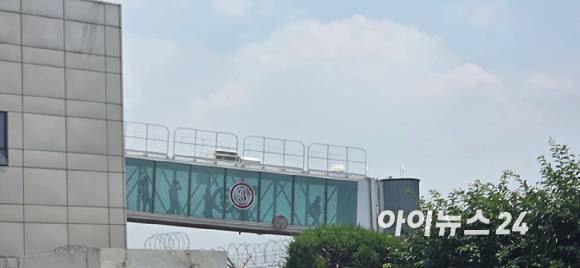 삼성전자의 광주 신규 팹 조성을 검토 중인 것으로 알려진 광주공항 부지. 광주공항은 공군과 함께 활주로를 사용하고 있다. [사진=박지은 기자]