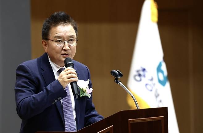 김영환 충북지사가 30일 도청에서 가진 이임식에서 인사말을 하고 있다. 충북도 제공