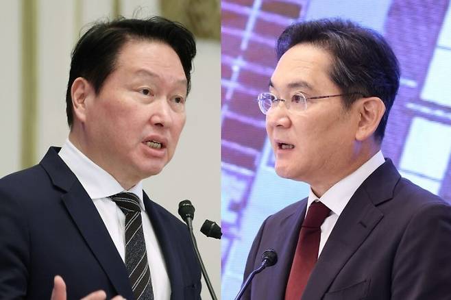 29일 청와대에서 열린 3대 메가 프로젝트 국민보고회에 참석한 최태원 SK그룹 회장(왼쪽)과 이재용 삼성전자 회장 ⓒ연합뉴스
