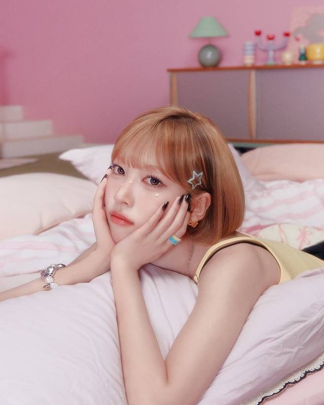 The group Lisenne has kicked off preparations for their full-scale comeback by releasing individual concept photos for their remake single Pretty Girl via their official social media channels. Against a pink-toned backdrop, the members showcased glamorous accessories and styling, highlighting their signature cheerful and adorable energy.In the released photos, the members created a dreamy atmosphere using cushions as props, and their natural poses and playful expressions have heightened anticipation for the new song. As their previously released track LOVE ATTACK has been climbing the charts and garnering significant attention, all eyes are now on their promotional activities for this new song.Lissenes remake single Pretty Girl is scheduled for release on July 8 at 6:00 p.m. via various music streaming platforms.