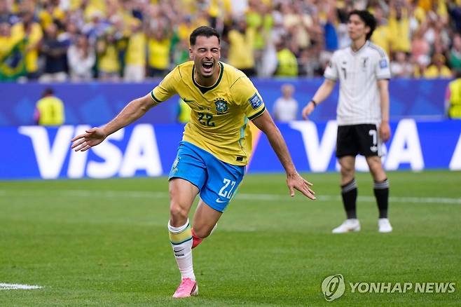 역전 결승 골 터트린 브라질의 마르치넬리. [AP=연합뉴스]
