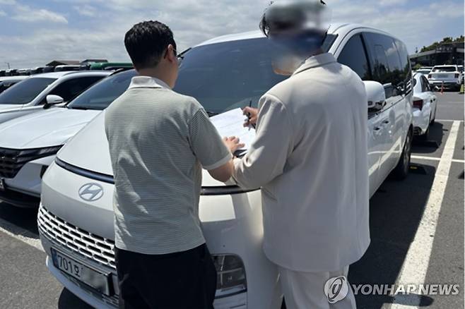 제주자치경찰에 적발된 불법유상운송 행위 업자 [제주자치경찰단 제공]