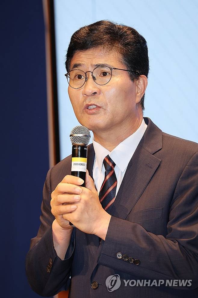 발언하는 이원택 (전주=연합뉴스) 임채두 기자 = 이원택 전북특별자치도지사 당선인이 30일 전주대학교에서 열린 전북지사직 인수위원회 최종보고회에서 인사말을 하고 있다. 2026.6.30 doo@yna.co.kr