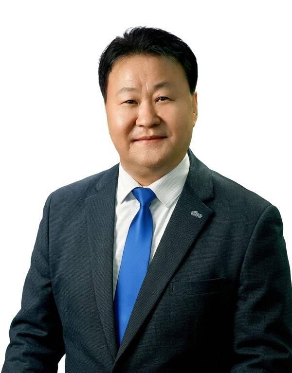 제10대 오산시의회 전반기 의장으로 선출된 김종욱 의원. [사진=오산시의회]