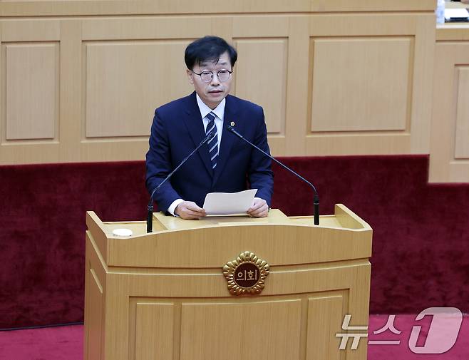 윤민호 진보당 전남광주통합특별시의원이 1일 전남도의회 본회의장에서 열린 제1회 임시회 제1차 본회의에서 조례안과 관련해 발언하고 있다. 2026.7.1 ⓒ 뉴스1 박지현 기자