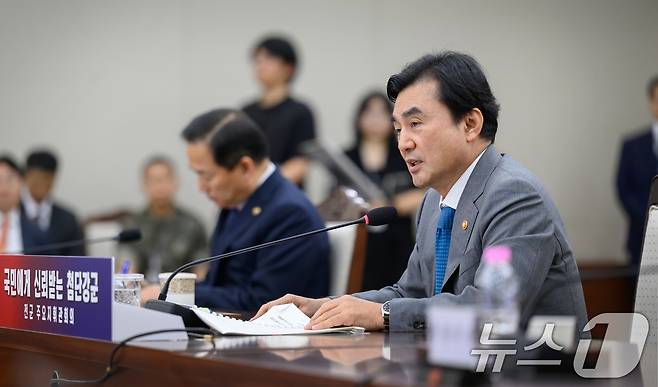 안규백 국방부 장관이 1일 오전 서울 용산구 국방부 대회의실에서 열린 2026년 전반기 전군주요지휘관회의에서 모두발언을 하고 있다. (국방부 제공. 재판매 및 DB금지) 2026.7.1 ⓒ 뉴스1
