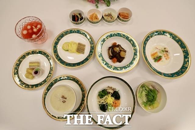 이재명 대통령과 문재인 전 대통령이 1일 청와대에서 가진 오찬 회동 메뉴. /청와대