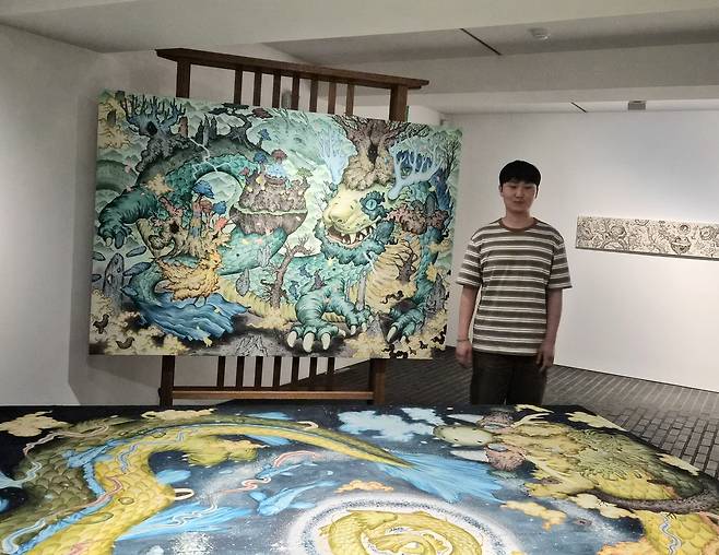 임수범 작가가 6월 30일 서울 종로구 아라리오갤러리 서울에서 작품을 설명하고 있다. [김현경 기자]