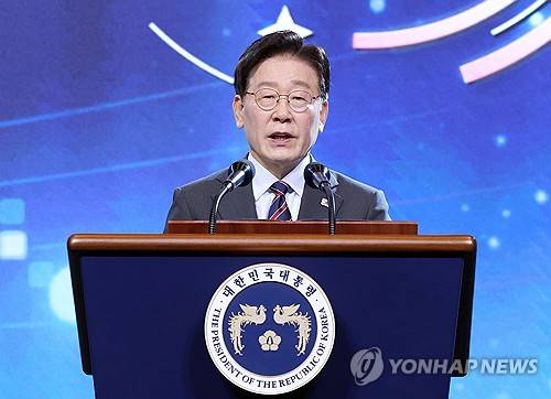 격려사하는 이재명 대통령 (영종도=연합뉴스) 김도훈 기자 = 이재명 대통령이 1일 인천 중구 영종도 인스파이어 리조트에서 열린 제22기 민주평통 유라시아 지역회의에서 격려사를 하고 있다. 2026.7.1 [청와대통신사진기자단] superdoo82@yna.co.kr