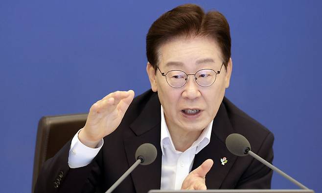 이재명 대통령이 30일 청와대에서 열린 국무회의 겸 비상경제점검회의에서 발언하고 있다. 연합뉴스