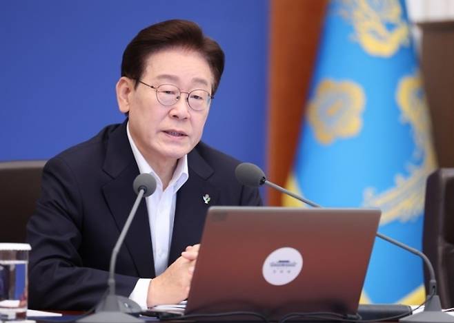 이재명 대통령이 30일 청와대에서 열린 국무회의 겸 비상경제점검회의에서 발언하고 있다. 2026.6.30  청와대통신사진기자단