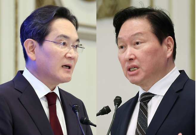 이재용 삼성전자 회장(왼쪽)과 최태원 SK그룹 회장이 지난달 29일 청와대에서 이재명 대통령 주재로 열린 3대 메가프로젝트 국민보고회에서 투자계획을 발표하는 모습 ⓒ연합뉴스
