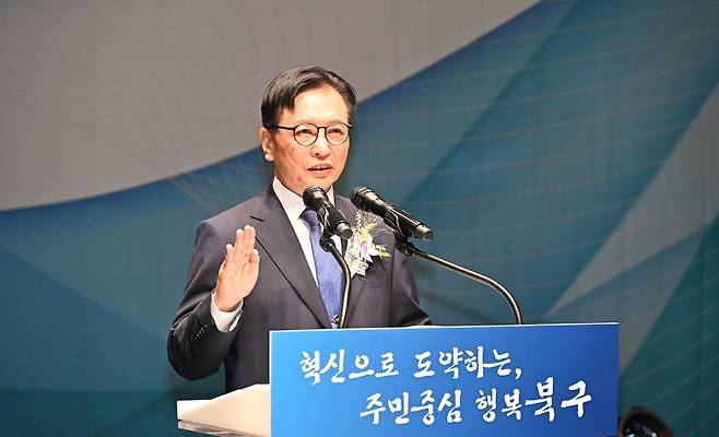 취임 선서 하는 이동권 울산 북구청장 [울산 북구 제공. 재판매 및 DB 금지]
