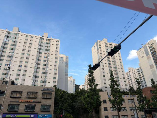 무악 청구 아파트 단지 전경 [사진=이은별 기자]
