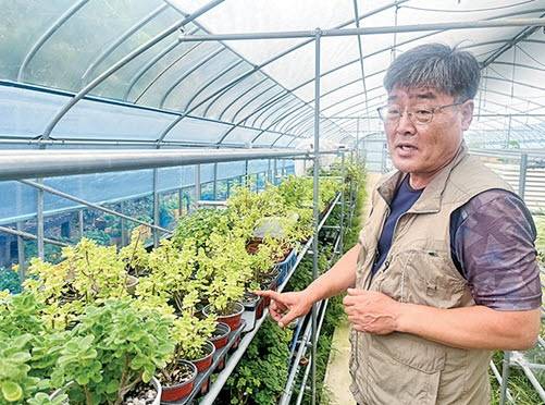 다온영농조합법인 양홍수 대표가 농장을 소개하고 있다.(사진=서대웅 기자)